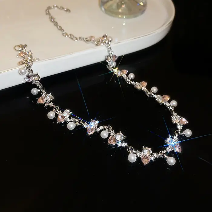 Collier ras du cou en strass ronds en forme de cœur pour femme