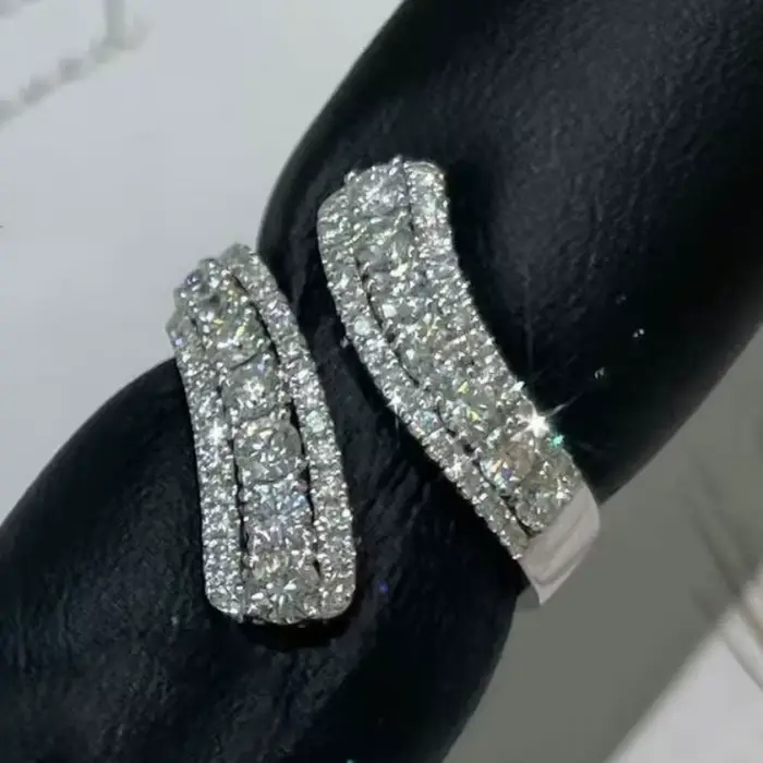 Bagues élégantes et tendance entièrement serties de diamants pour femmes, bijoux de luxe et de haute