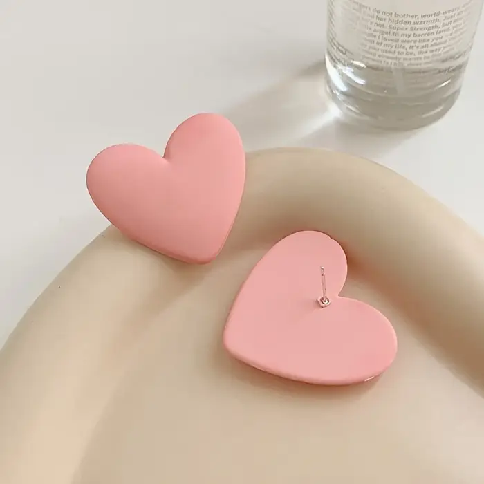 Un lot de 3 paires de boucles d'oreilles exagérées en forme de cœur à la mode avec un design créatif géométrique