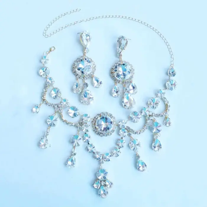Grand collier de luxe scintillant