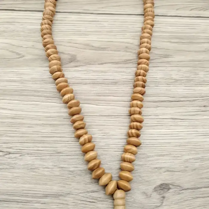 Collier en bois marron pour femmes style plage chaîne de pull accessoire de mode rustique élégant pour diverses occasions